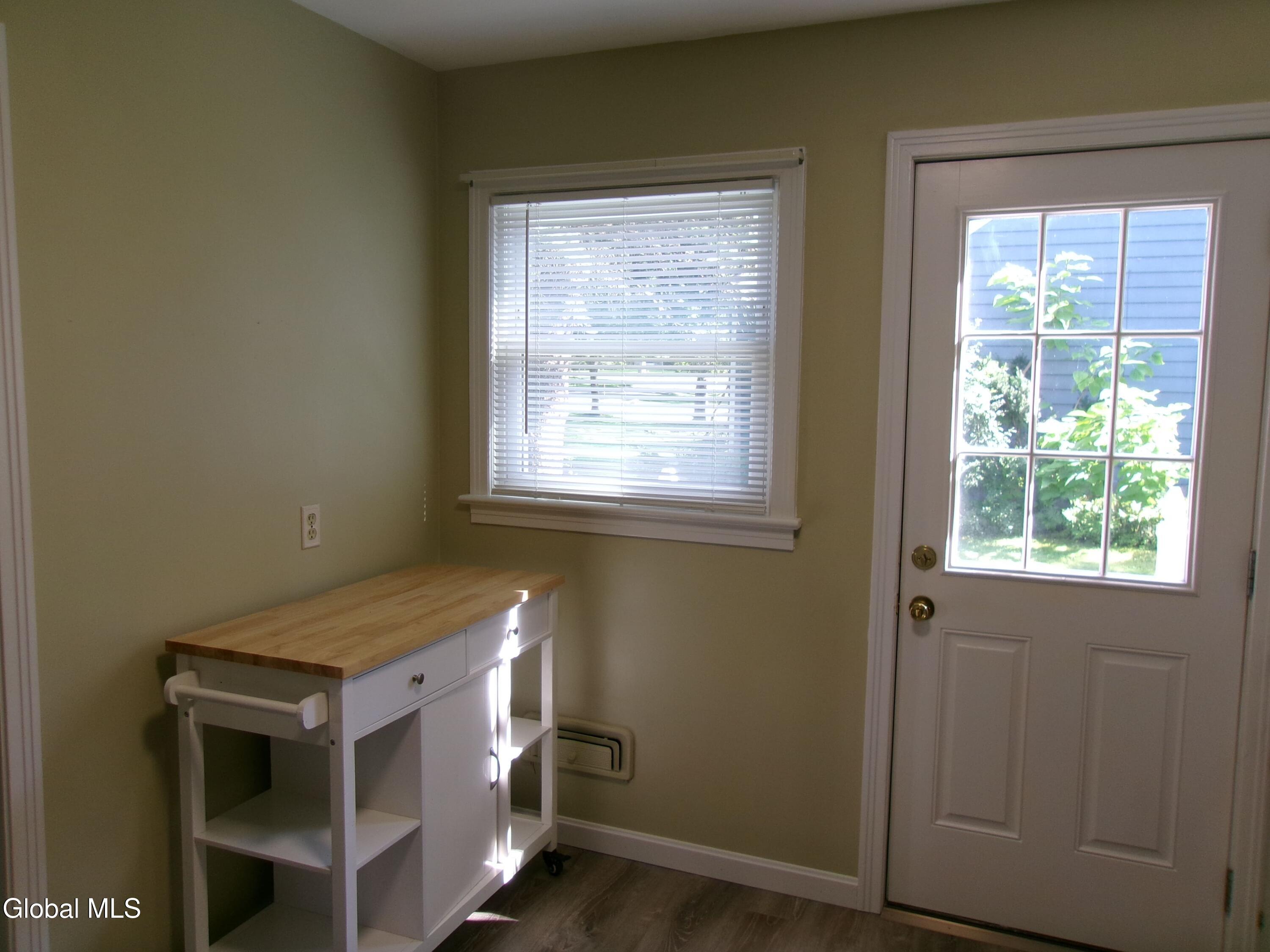 2023 Fairlawn Parkway Schenectady NY 12309