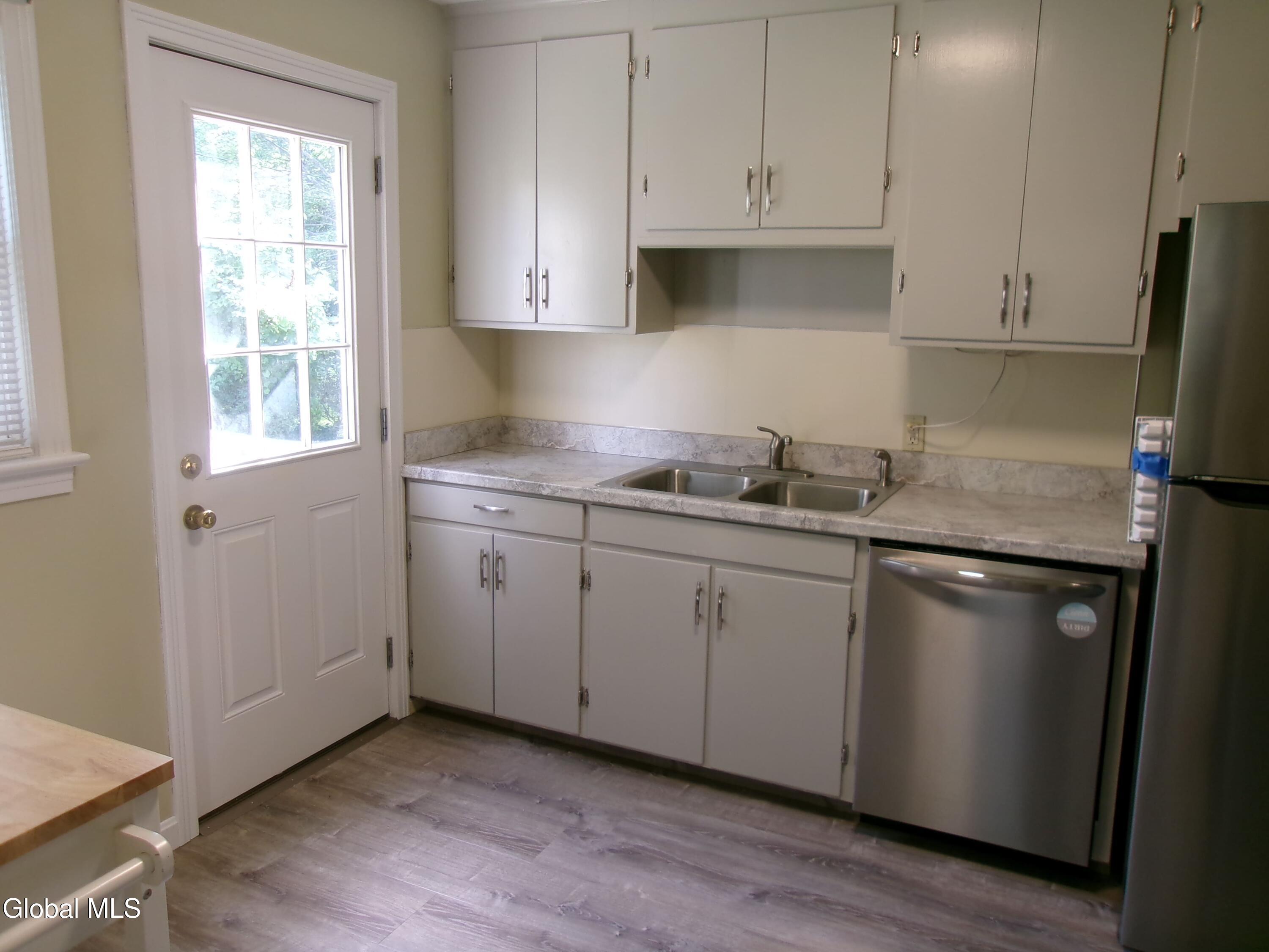 2023 Fairlawn Parkway Schenectady NY 12309
