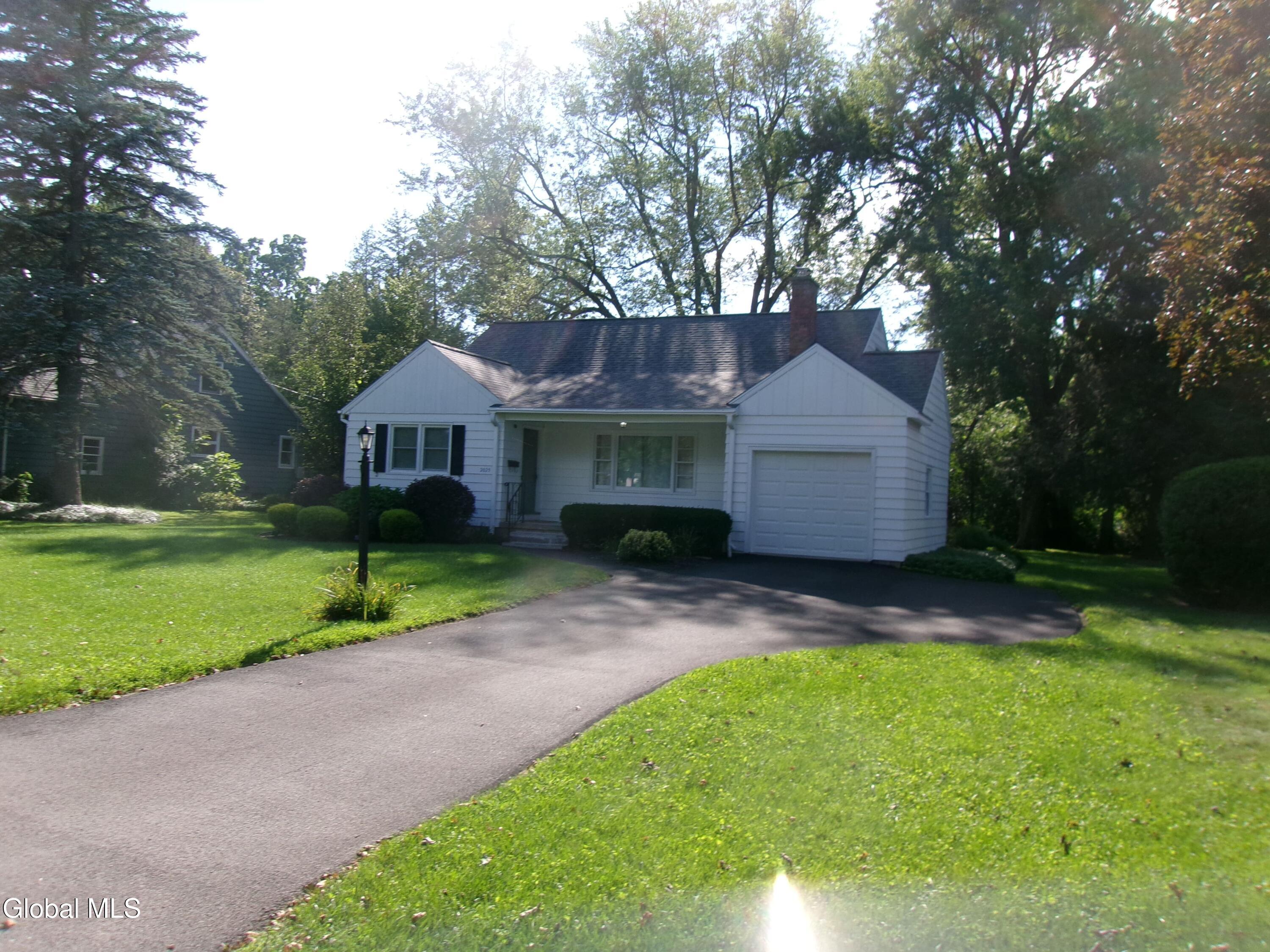 2023 Fairlawn Parkway Schenectady NY 12309