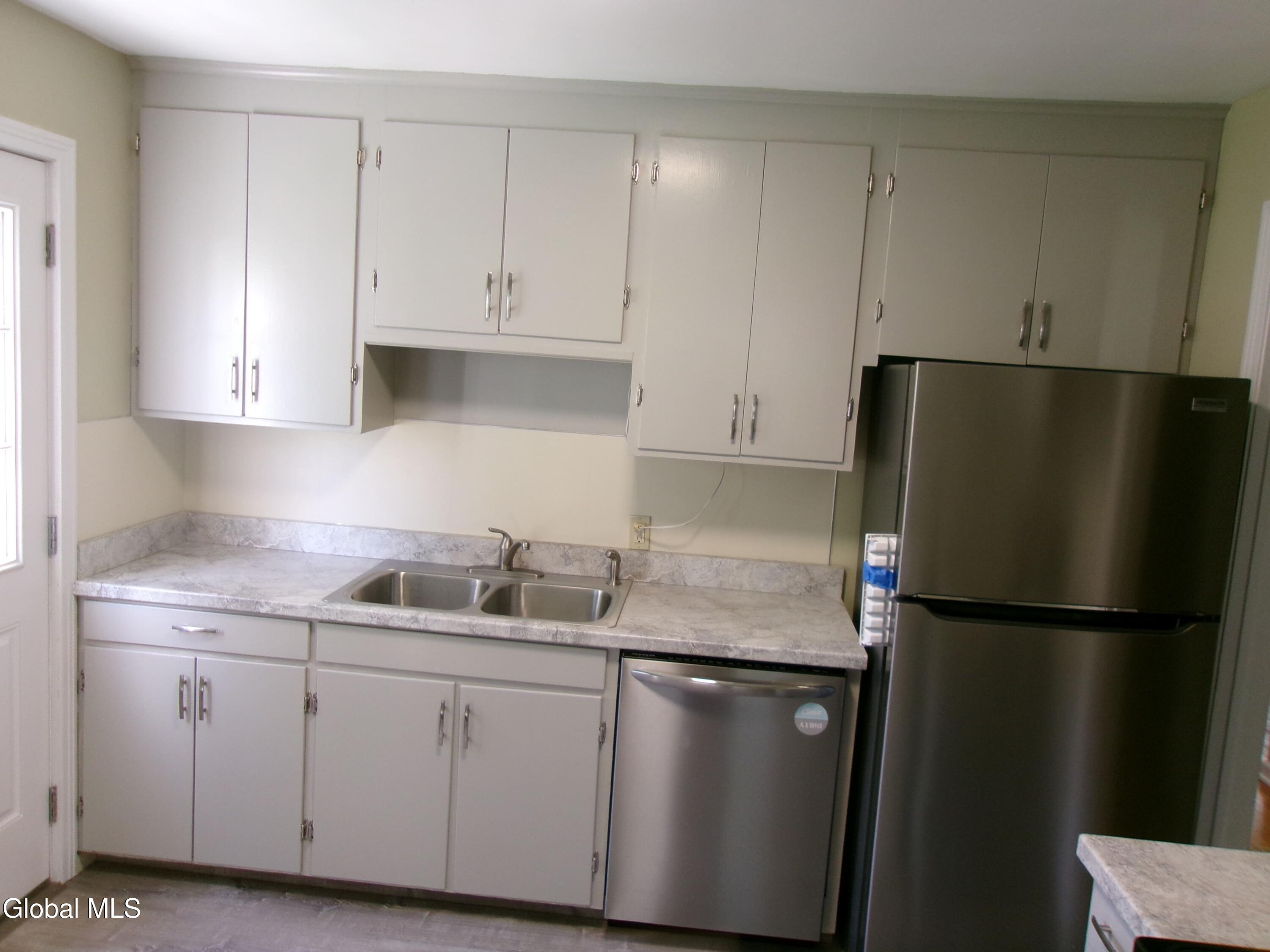 2023 Fairlawn Parkway Schenectady NY 12309
