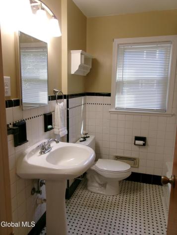 2023 Fairlawn Parkway Schenectady NY 12309
