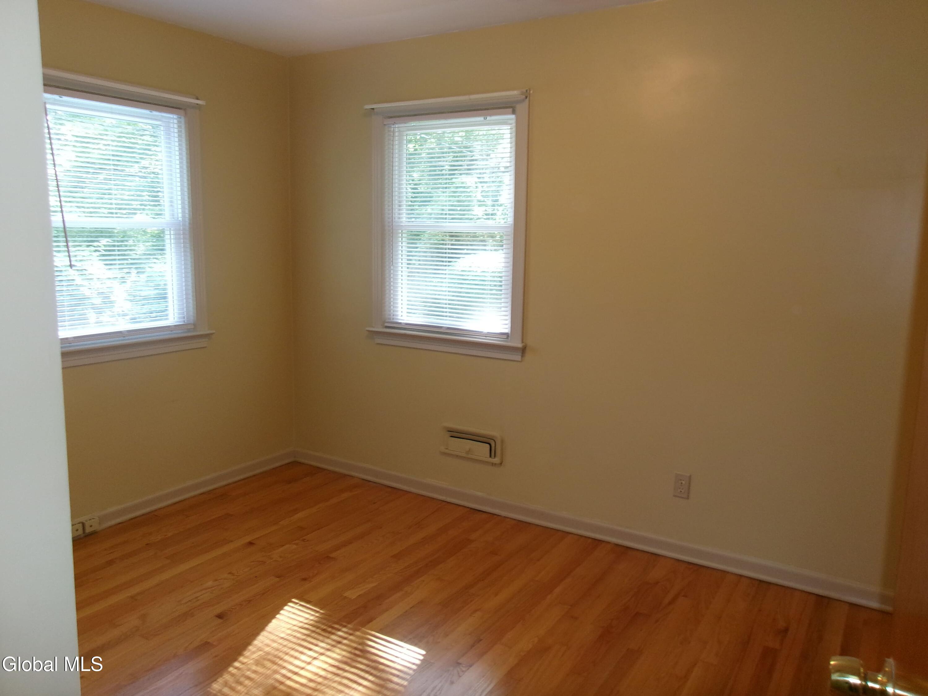 2023 Fairlawn Parkway Schenectady NY 12309