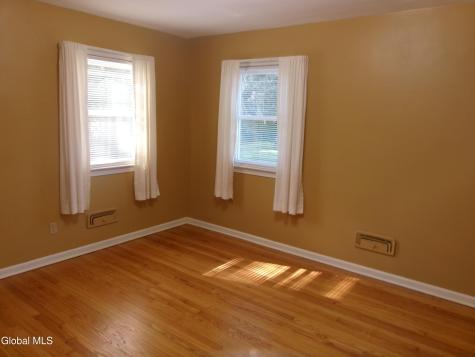 2023 Fairlawn Parkway Schenectady NY 12309