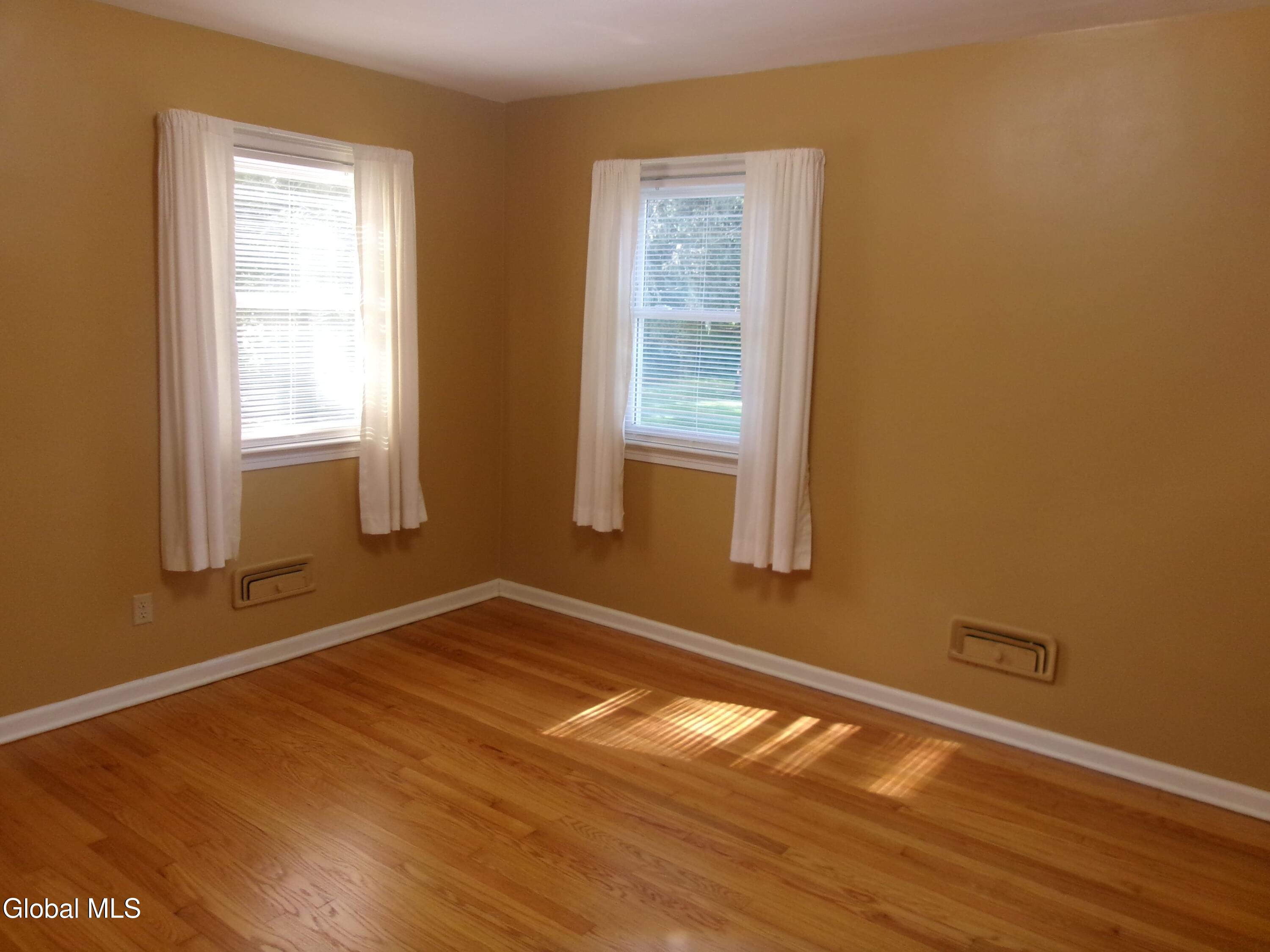 2023 Fairlawn Parkway Schenectady NY 12309