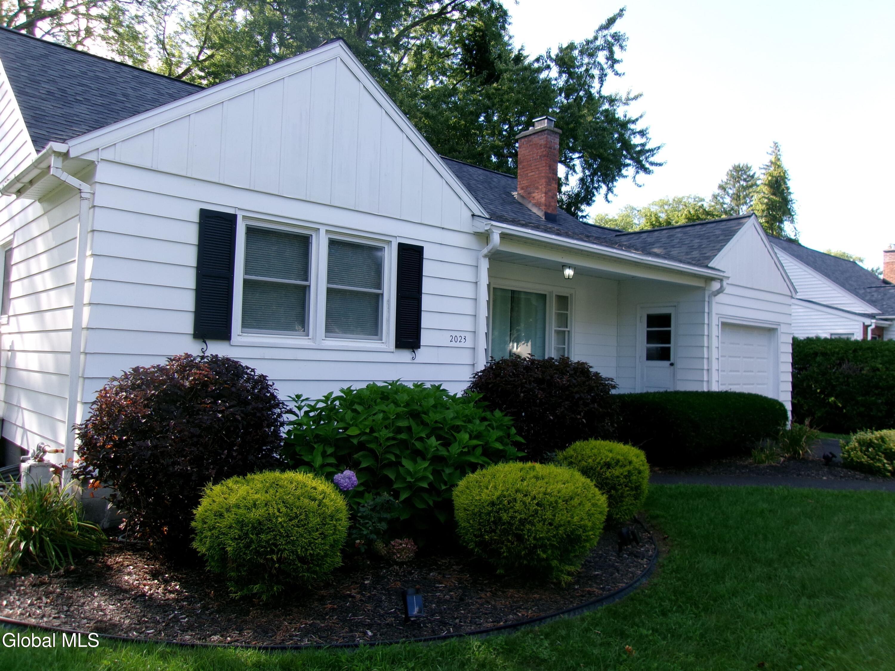 2023 Fairlawn Parkway Schenectady NY 12309