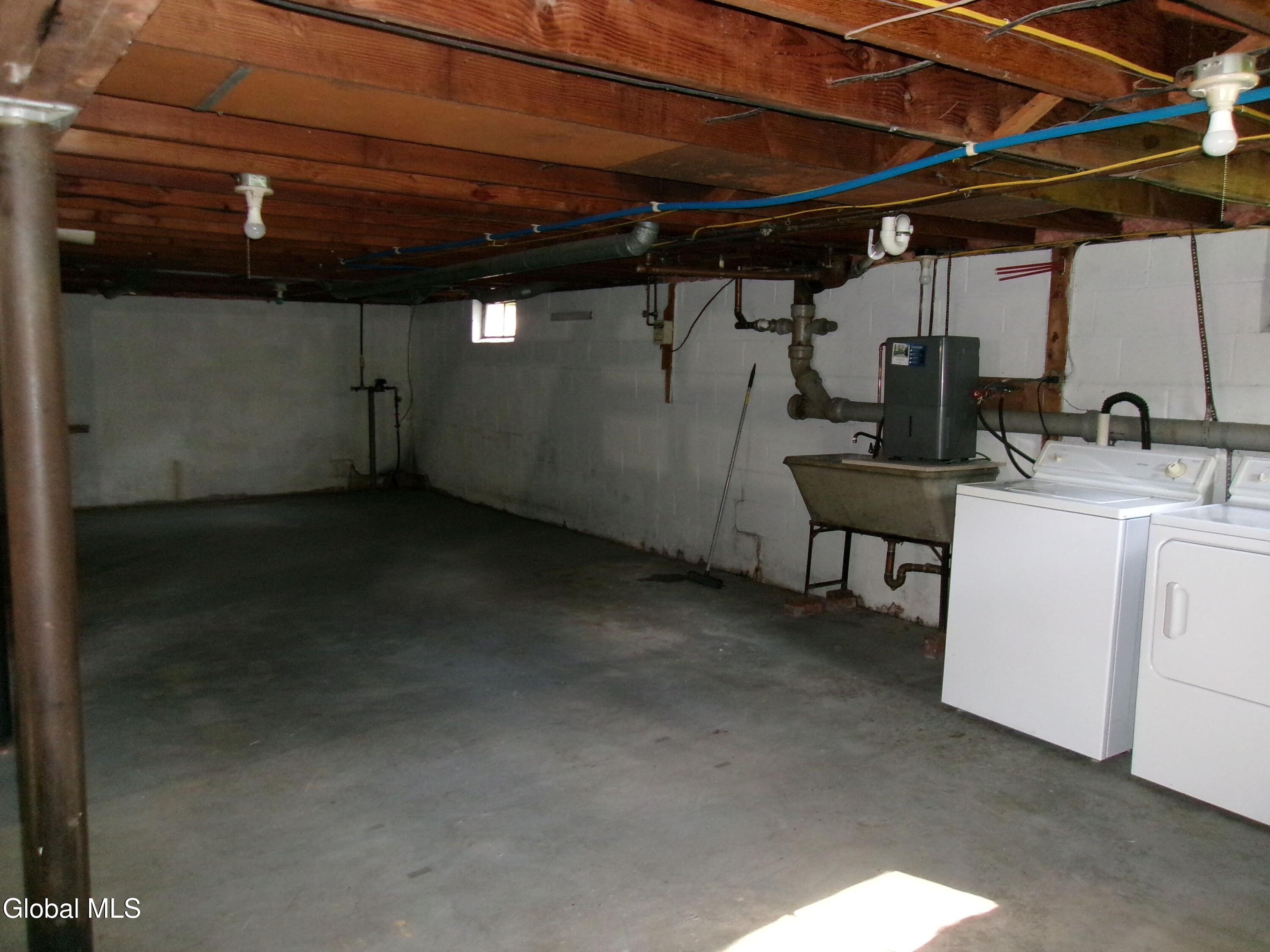 2023 Fairlawn Parkway Schenectady NY 12309