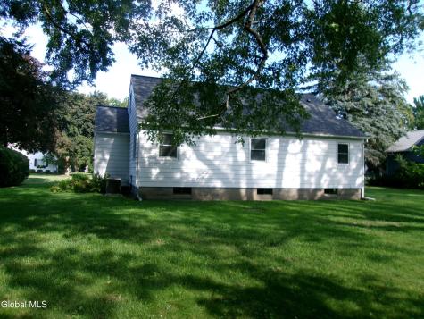2023 Fairlawn Parkway Schenectady NY 12309