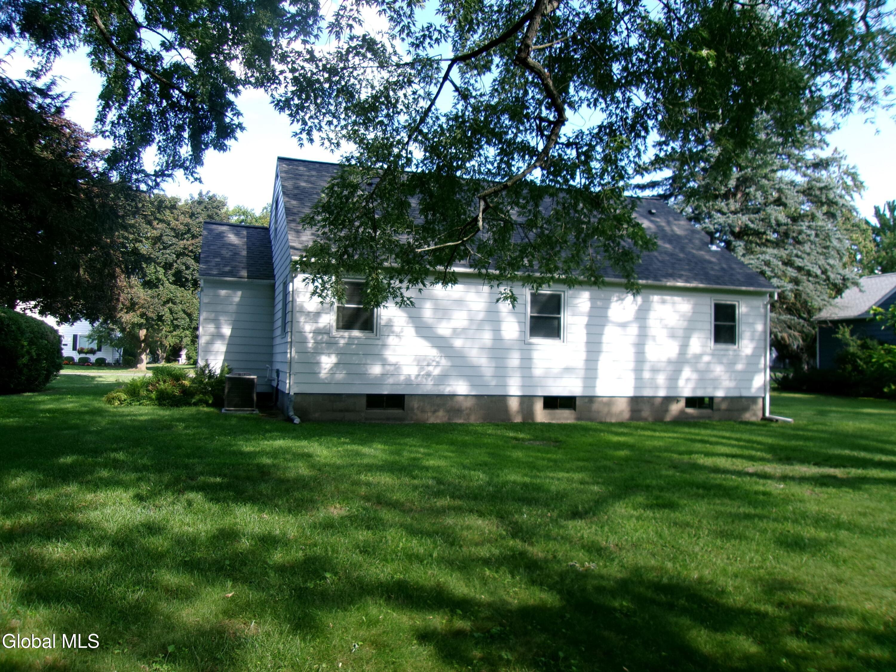 2023 Fairlawn Parkway Schenectady NY 12309