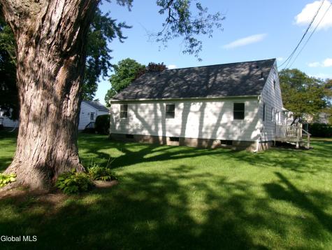 2023 Fairlawn Parkway Schenectady NY 12309