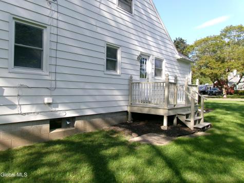 2023 Fairlawn Parkway Schenectady NY 12309