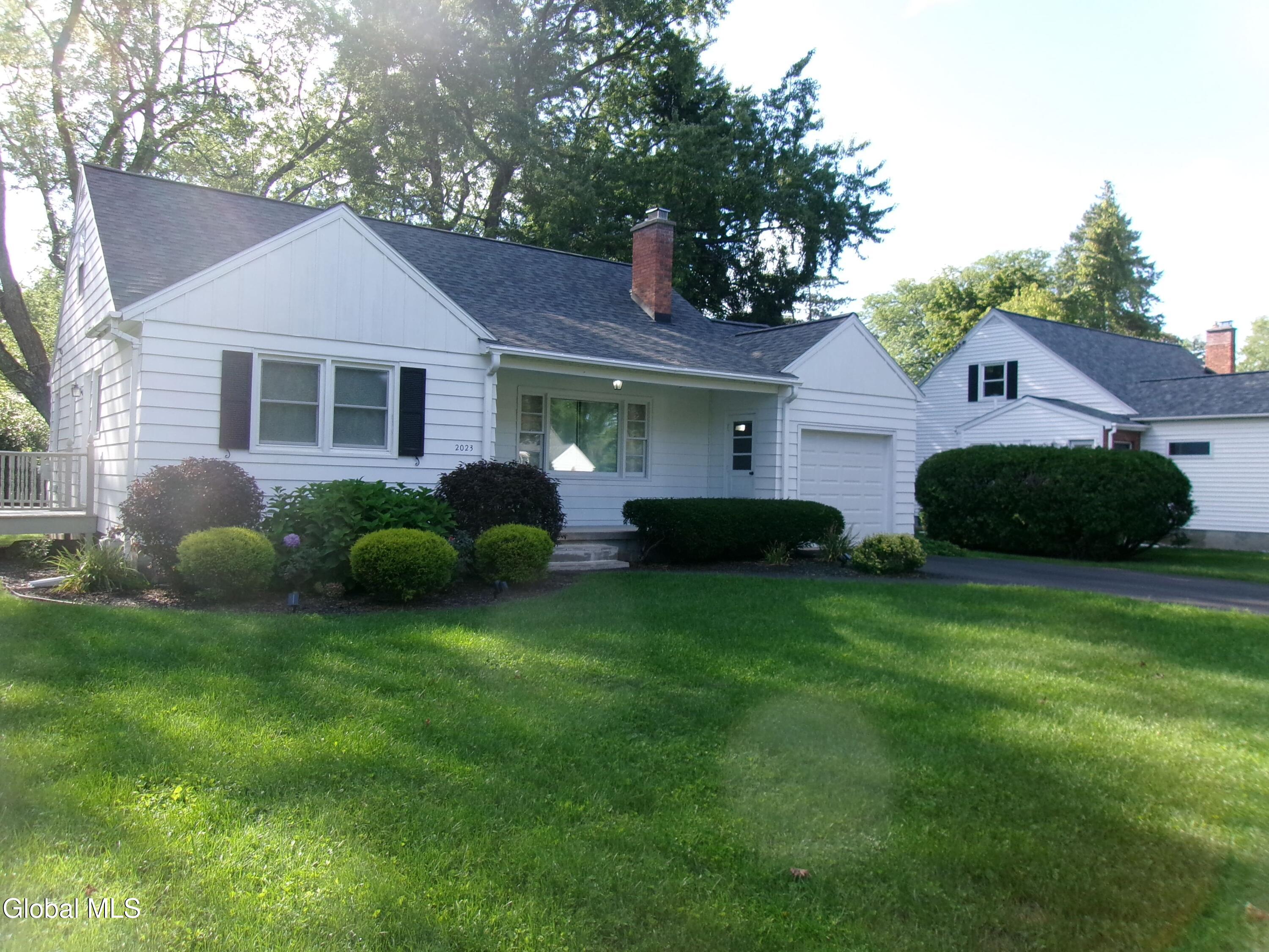 2023 Fairlawn Parkway Schenectady NY 12309