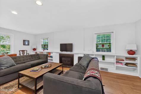 951 St Davids Lane Niskayuna NY 12309