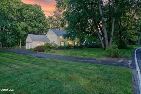 951 St Davids Lane Niskayuna NY 12309