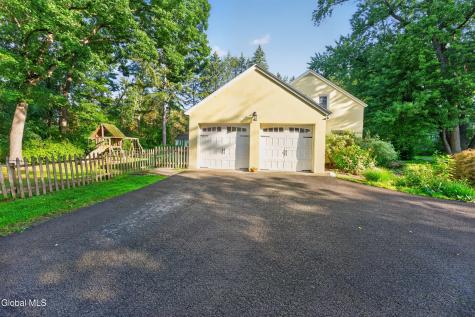 951 St Davids Lane Niskayuna NY 12309