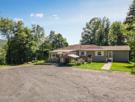 18 Miller Way Cropseyville NY 12052