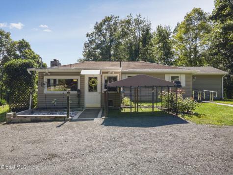 18 Miller Way Cropseyville NY 12052