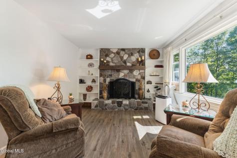 18 Miller Way Cropseyville NY 12052
