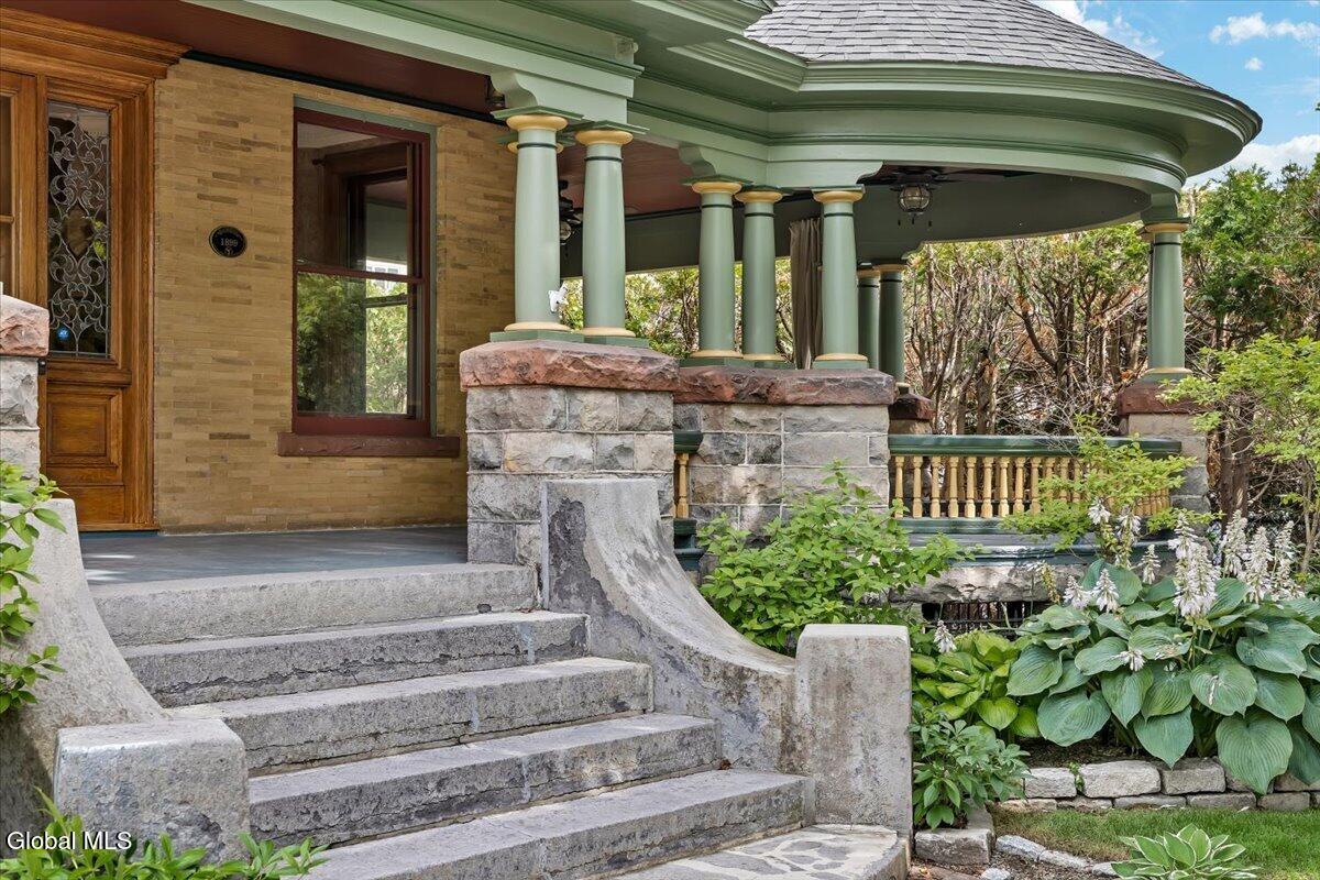 19 Marion Place Saratoga Springs NY 12866
