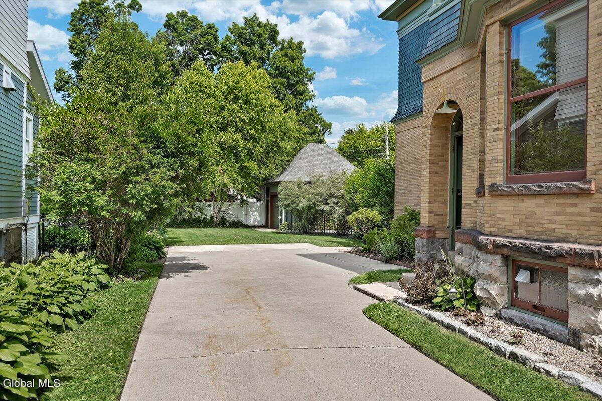 19 Marion Place Saratoga Springs NY 12866