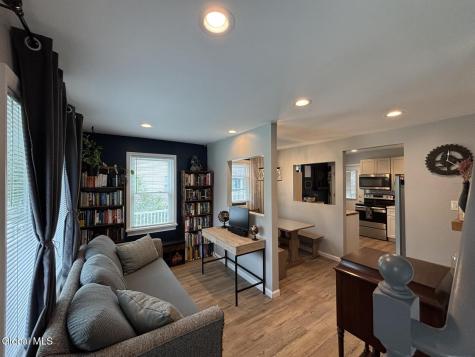 74 Macarthur Drive Schenectady NY 12302