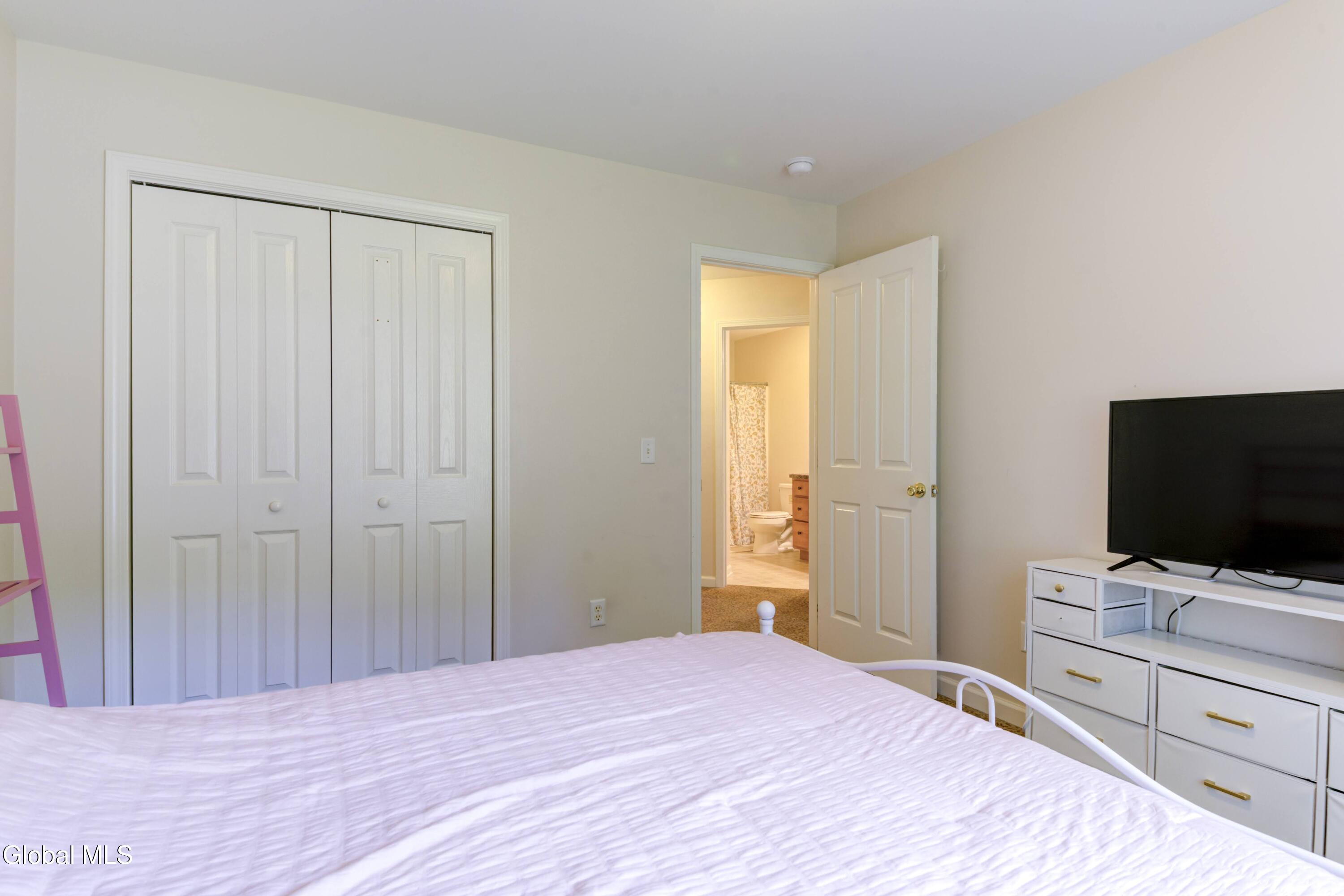 2419 Jaffrey Street Niskayuna NY 12309