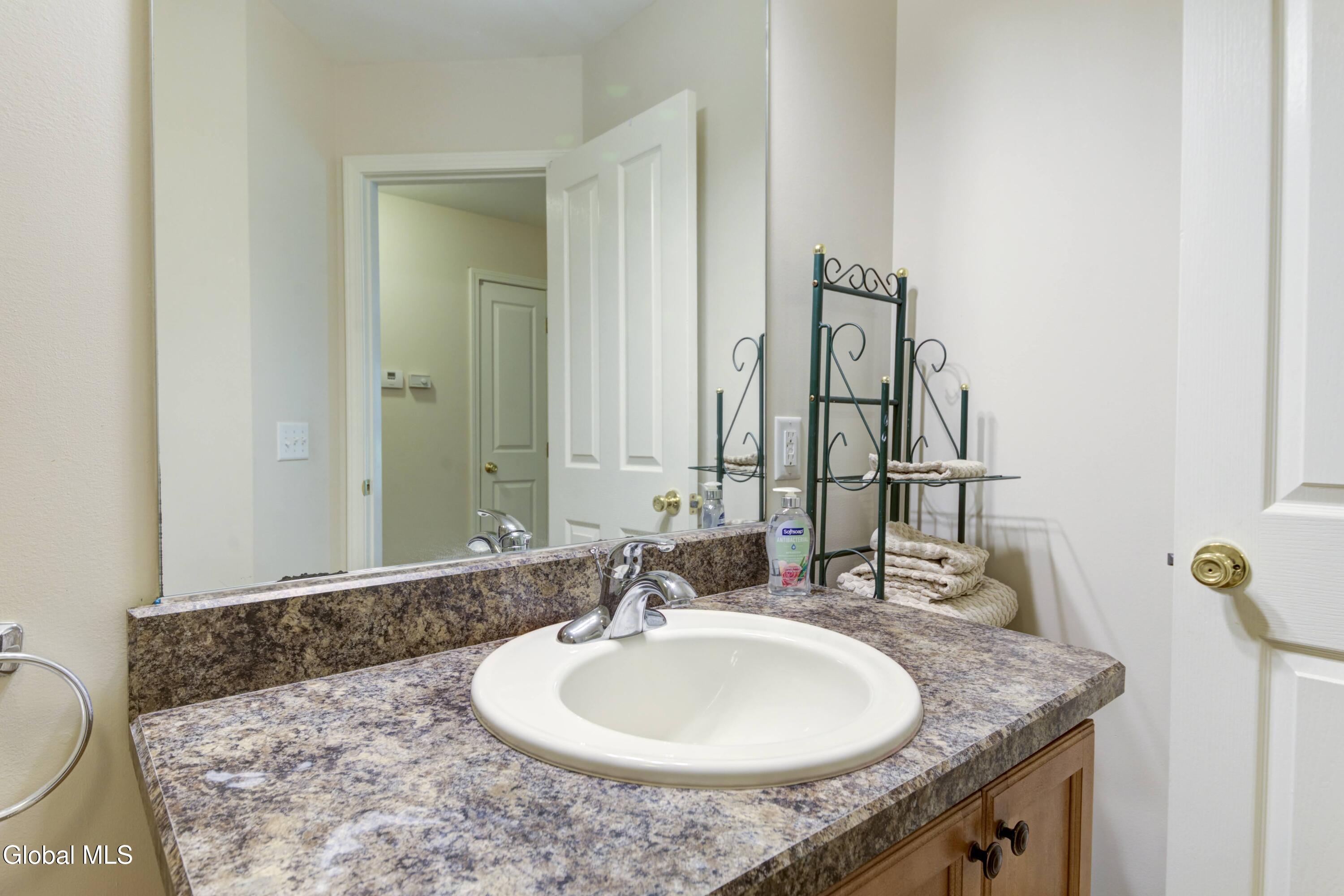 2419 Jaffrey Street Niskayuna NY 12309