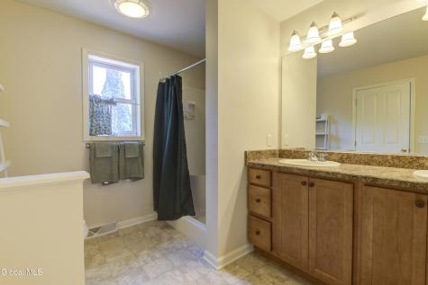 2419 Jaffrey Street Niskayuna NY 12309
