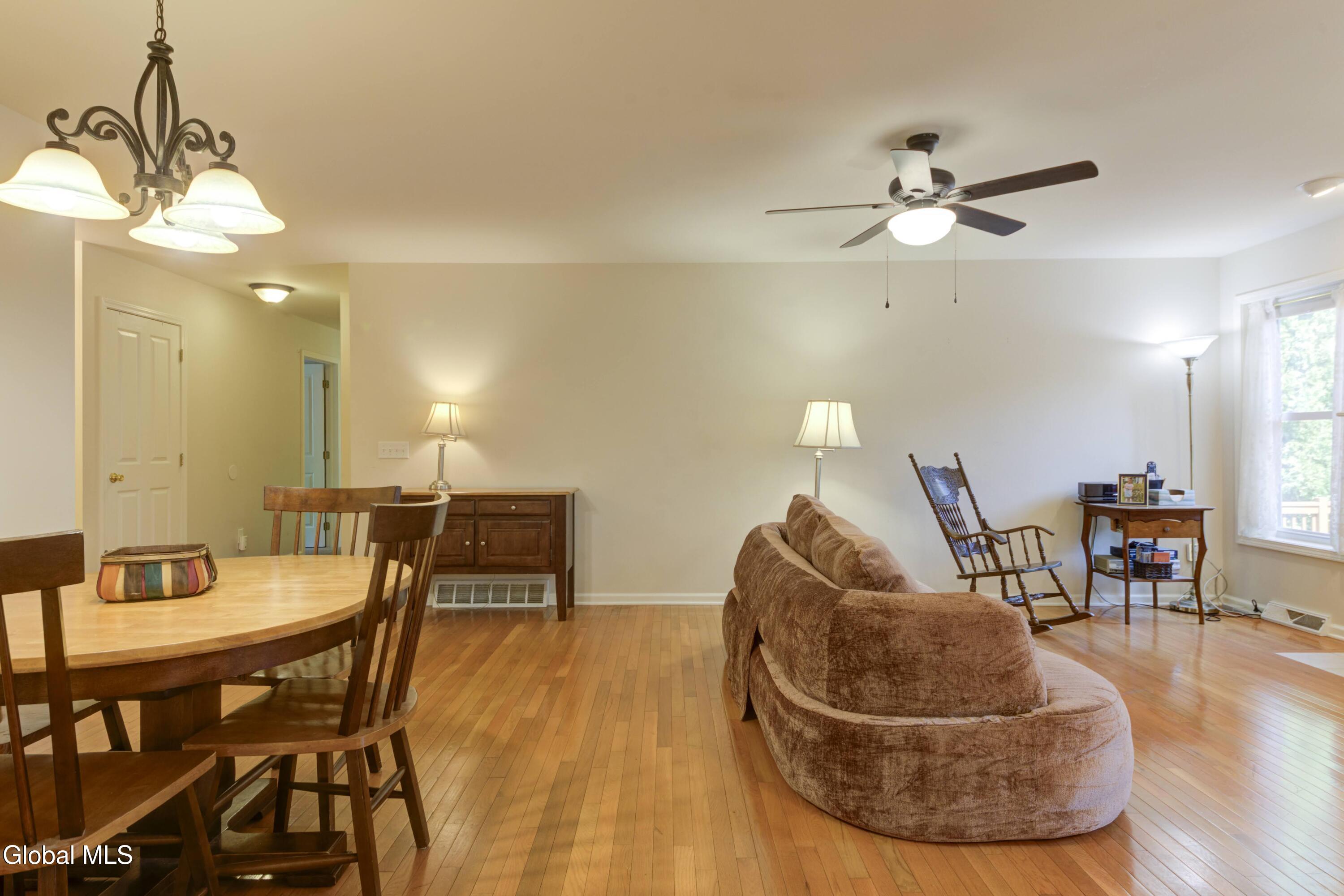 2419 Jaffrey Street Niskayuna NY 12309