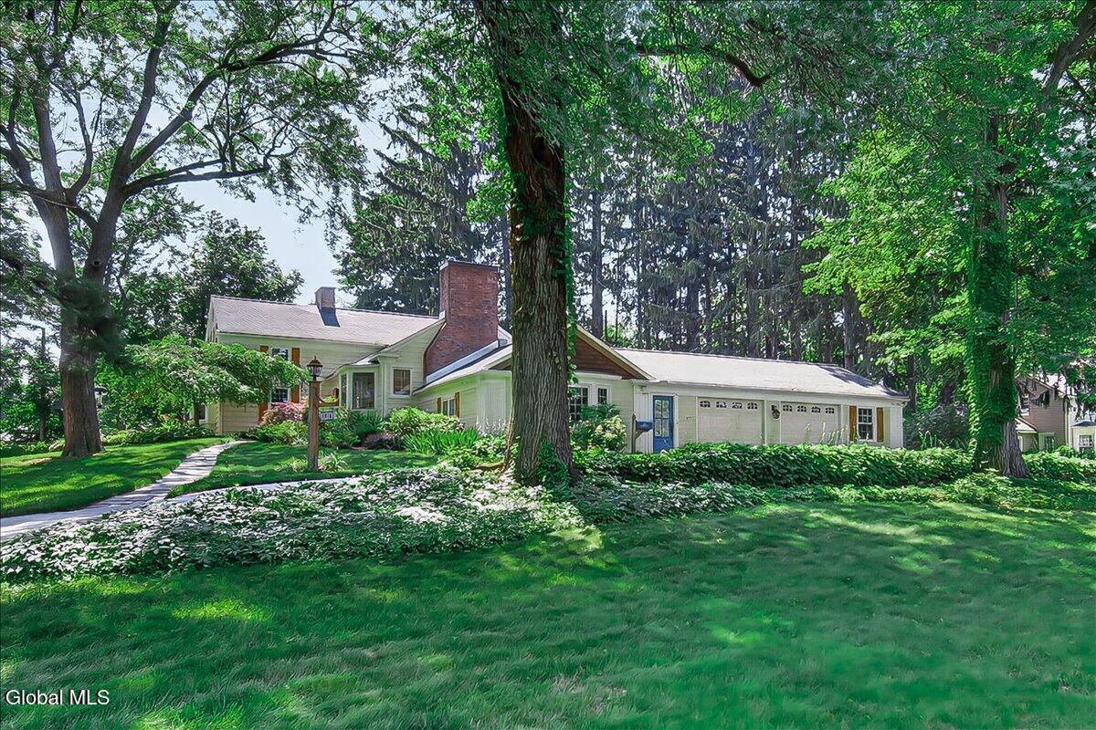 1916 E Country Club Drive Niskayuna NY 12309