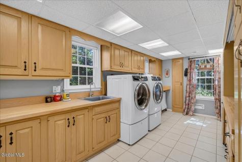 1916 E Country Club Drive Niskayuna NY 12309