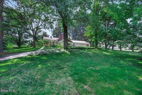 1916 E Country Club Drive Niskayuna NY 12309