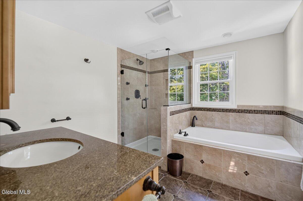 1916 E Country Club Drive Niskayuna NY 12309