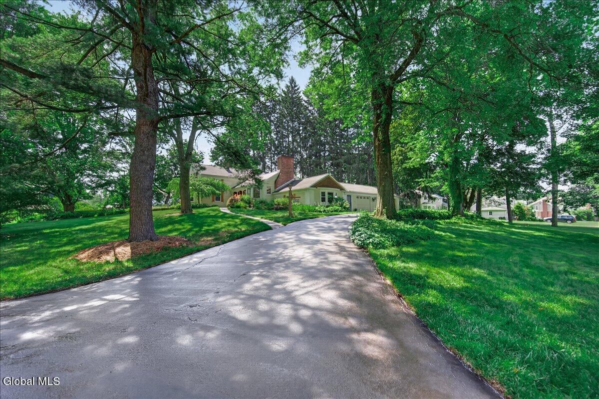1916 E Country Club Drive Niskayuna NY 12309
