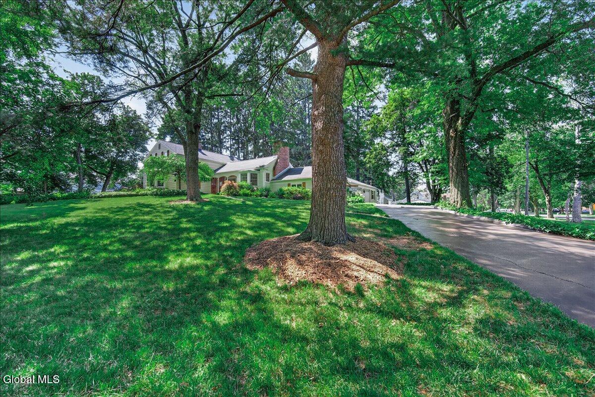 1916 E Country Club Drive Niskayuna NY 12309