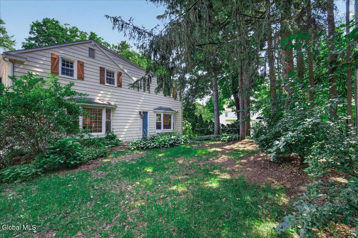 1916 E Country Club Drive Niskayuna NY 12309