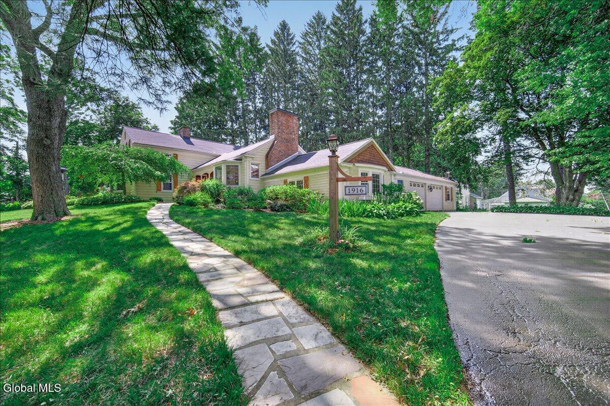 1916 E Country Club Drive Niskayuna NY 12309