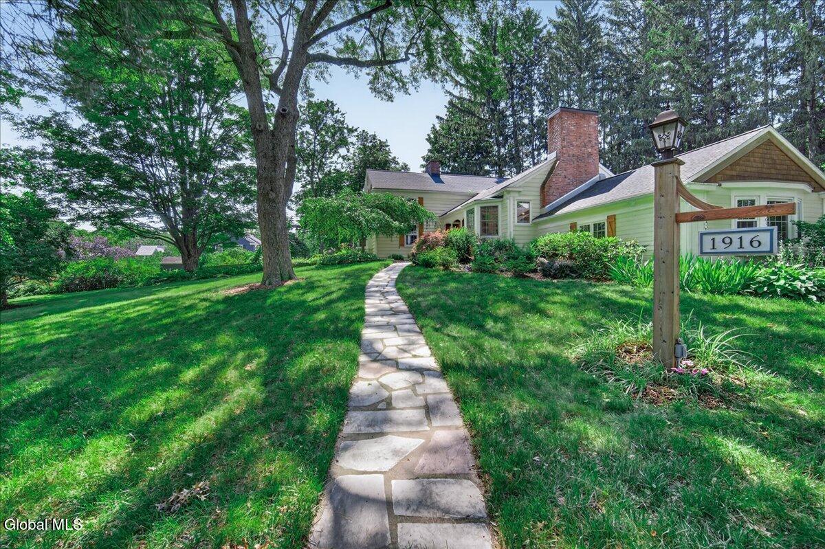1916 E Country Club Drive Niskayuna NY 12309