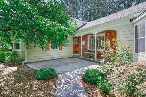 1916 E Country Club Drive Niskayuna NY 12309