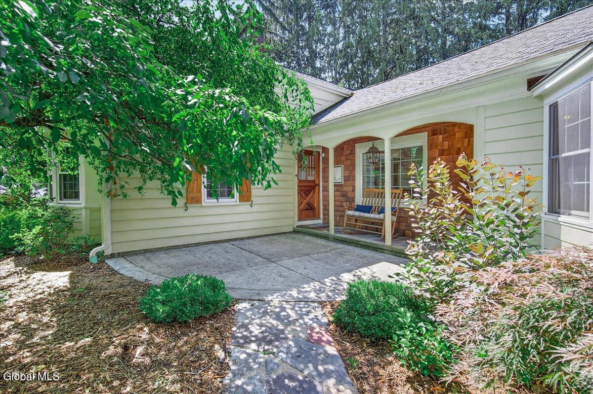 1916 E Country Club Drive Niskayuna NY 12309