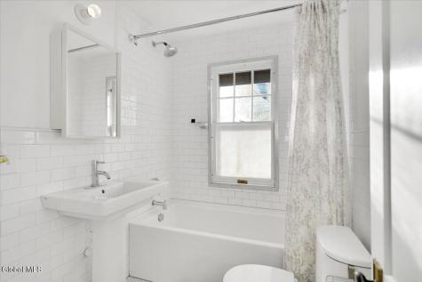1095 Regent Street Niskayuna NY 12309