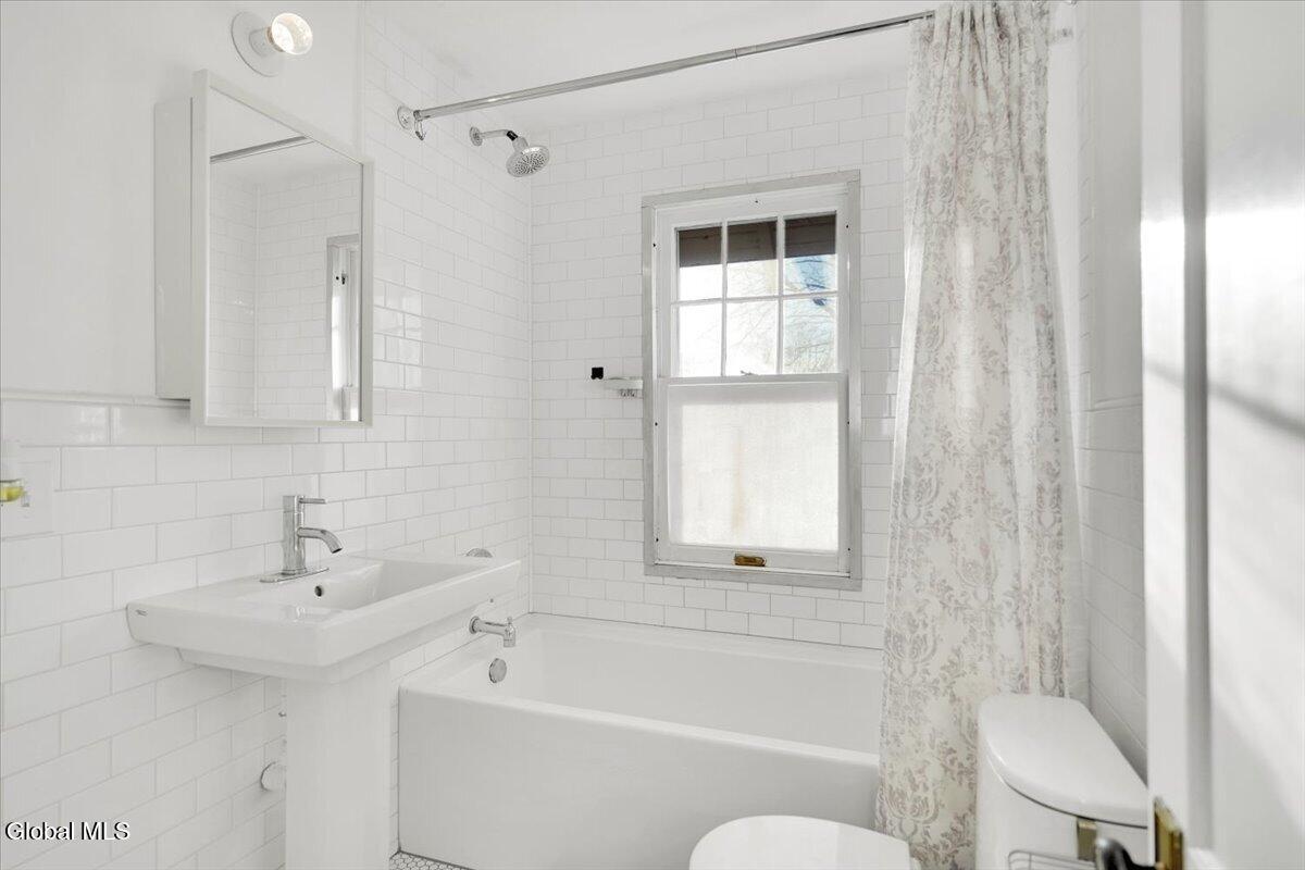 1095 Regent Street Niskayuna NY 12309