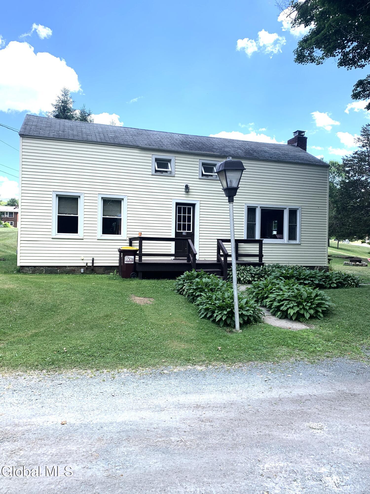 10 Dahl Way Averill Park NY 12018