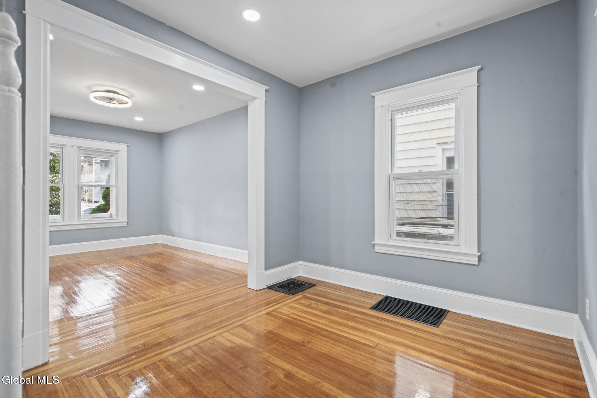 963 Maple Avenue Schenectady NY 12307