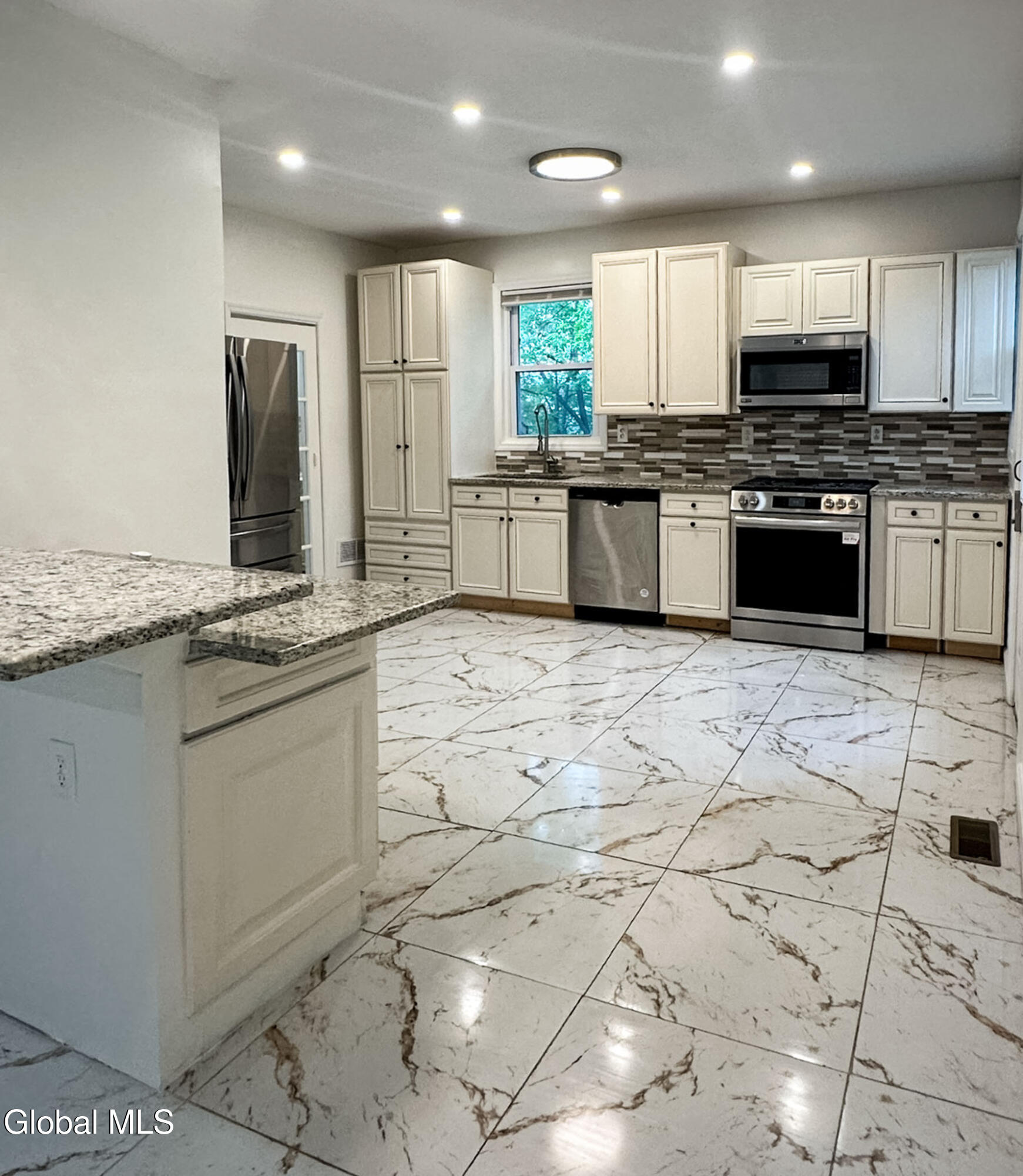 11 Parkis Street Rotterdam Junction NY 12150