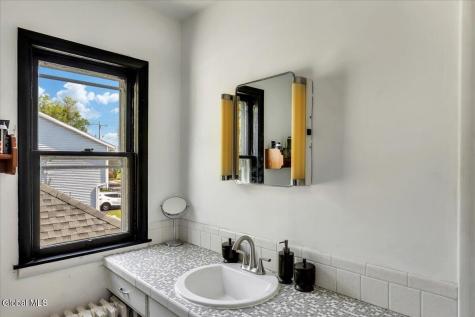 457 Kings Road Schenectady NY 12304