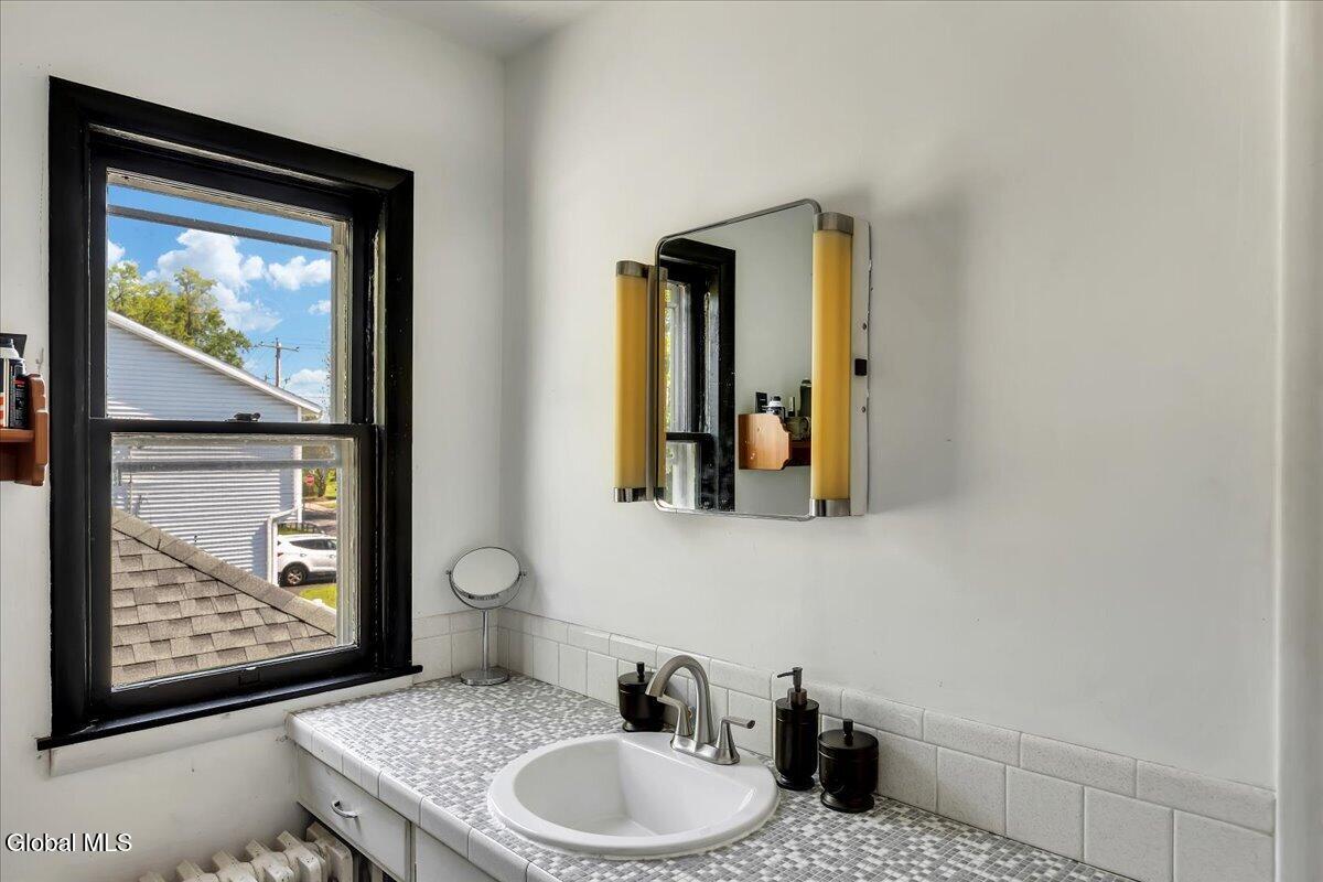 457 Kings Road Schenectady NY 12304