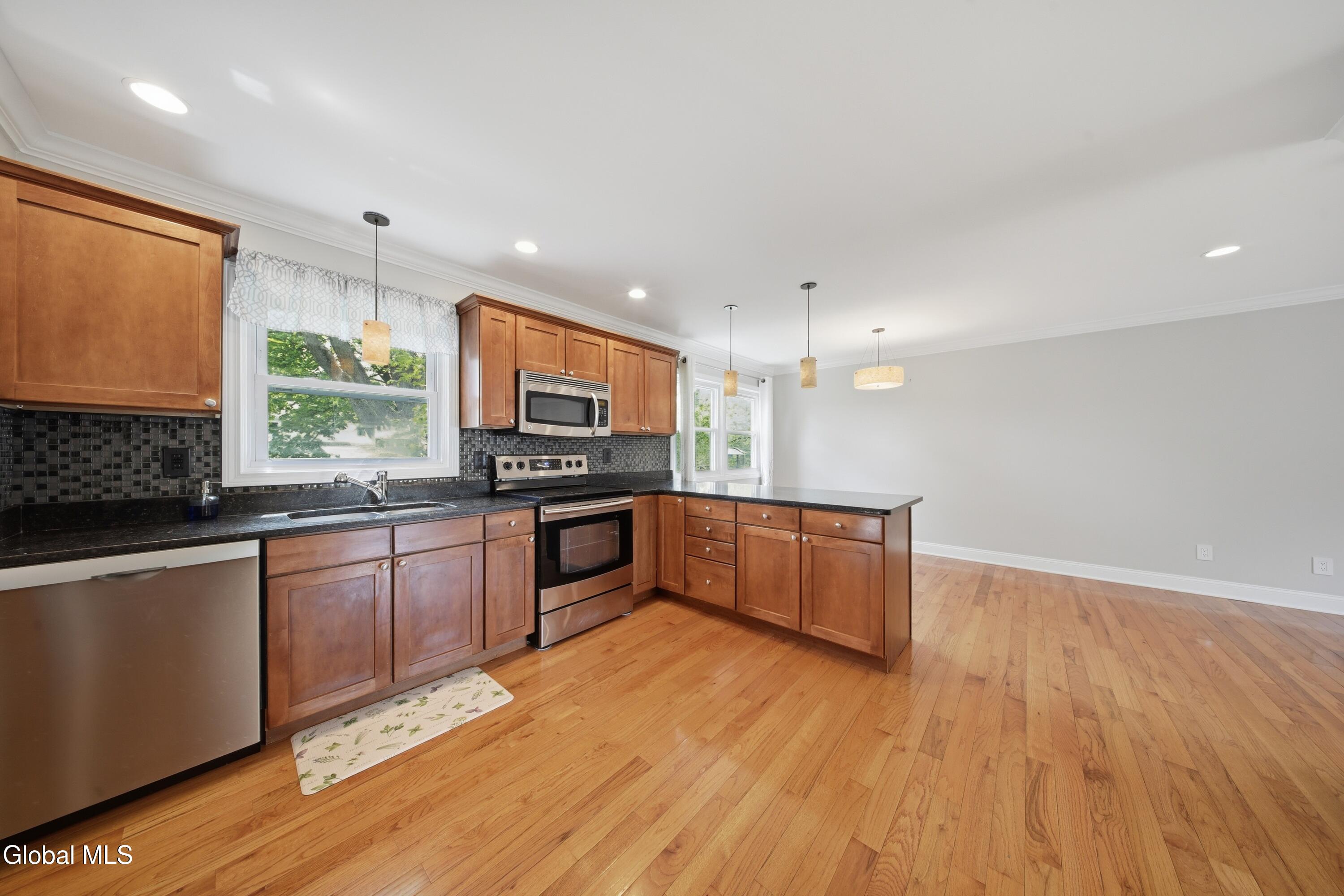 24 Michaelangelo Street Latham NY 12110