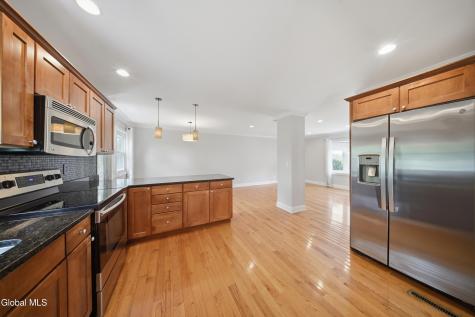 24 Michaelangelo Street Latham NY 12110