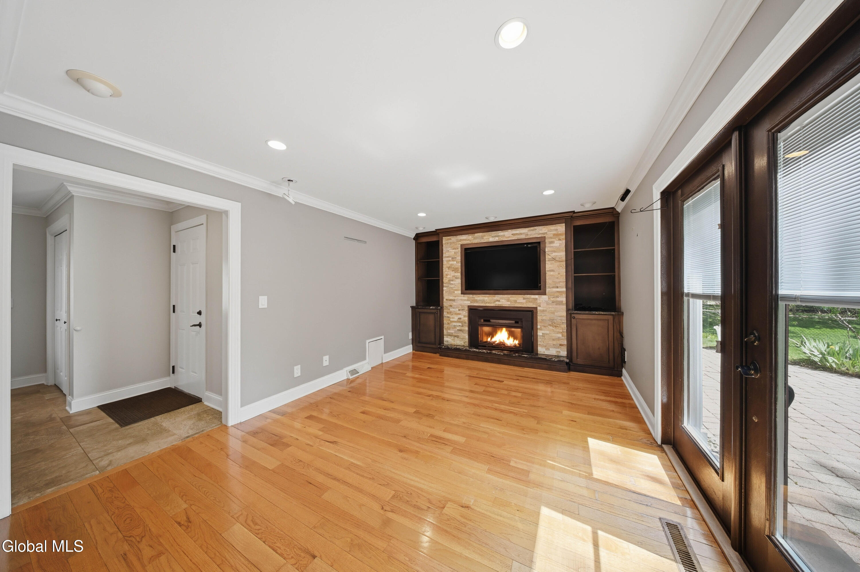 24 Michaelangelo Street Latham NY 12110