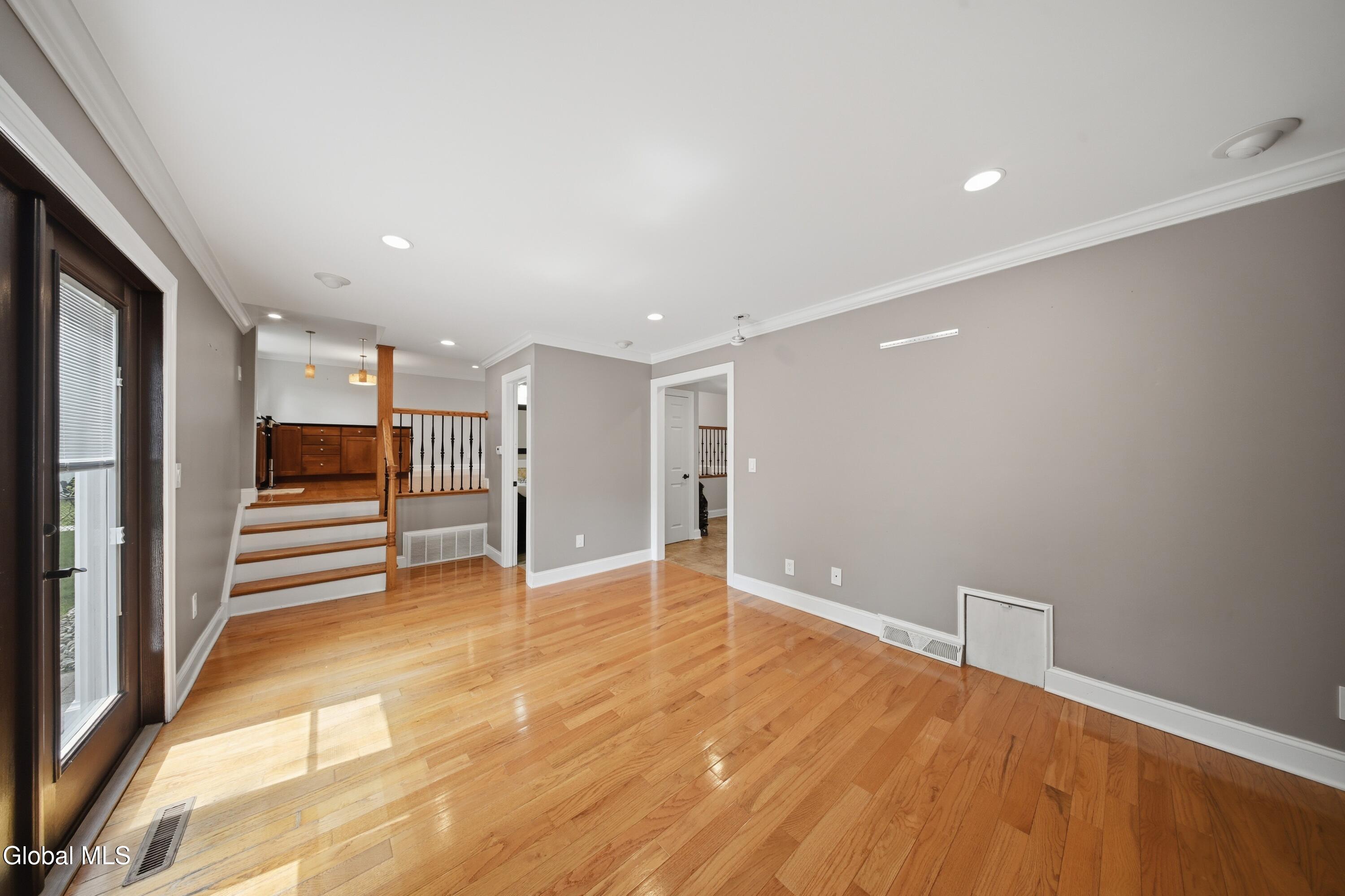 24 Michaelangelo Street Latham NY 12110